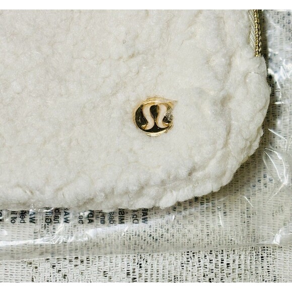 Lululemon Everywhere Belt Bag Fleece Large 1L White Opal Gold Hardware NWT - Picture 3 of 9